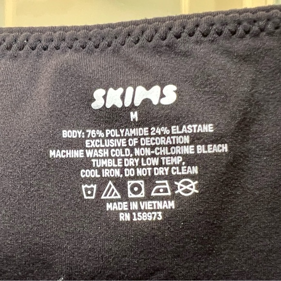 SKIMS Fits Everybody High Neck Bodysuit - Picture 4 of 4